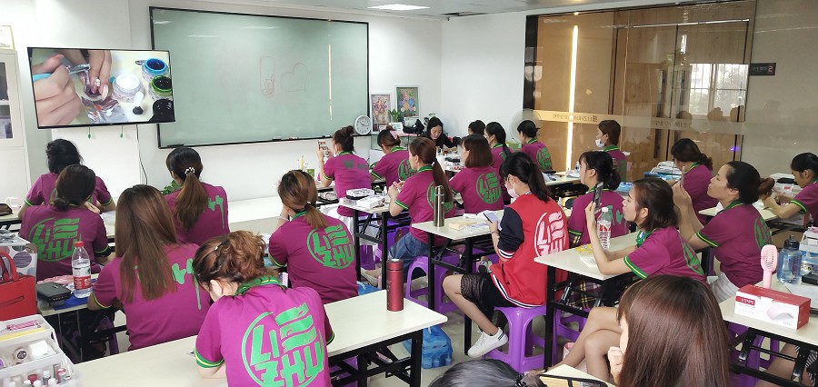 學(xué)美甲好嗎？工資高不高？