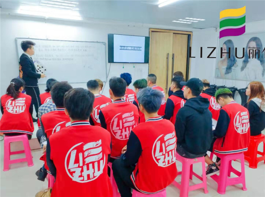 南寧麗竹美發(fā)課堂：當(dāng)你們享受的時候，別人在奔跑