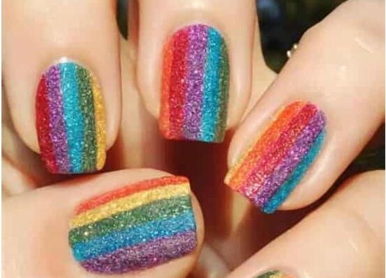 南寧美甲學(xué)校：磨砂彩虹美甲教程，將五顏六色存于指上