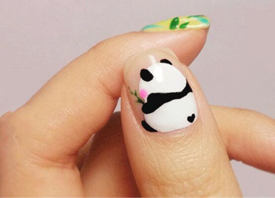 南寧美甲學(xué)校：國(guó)寶熊貓法式美甲教程