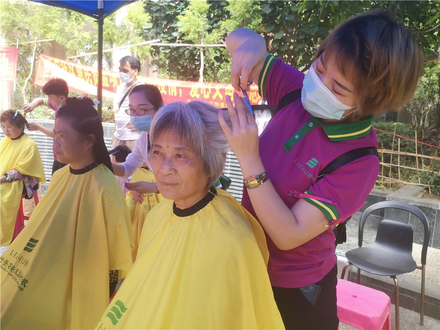 麗竹美發(fā)大篷車一路暢行，實踐出真知