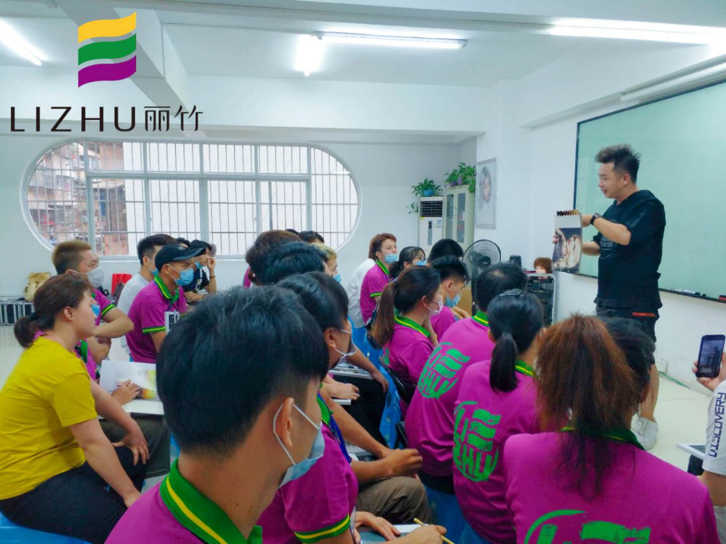 麗竹學(xué)校魔幻色彩班開班授課