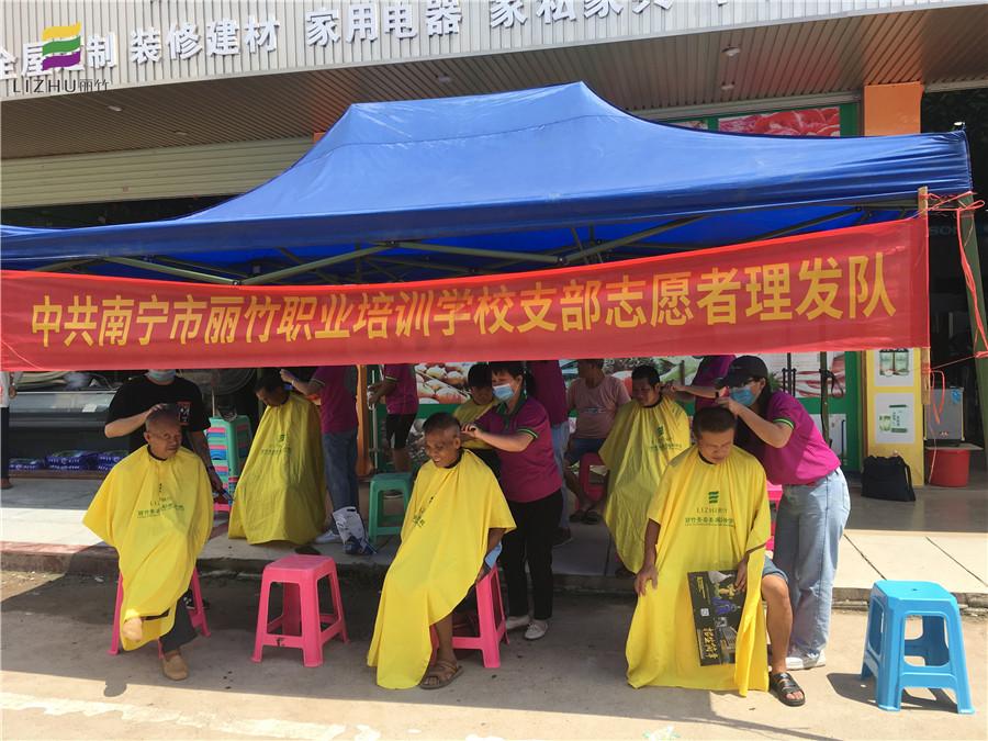 1597371705326525.jpg 20200812六景鎮(zhèn)宣傳理發(fā)活動.jpg