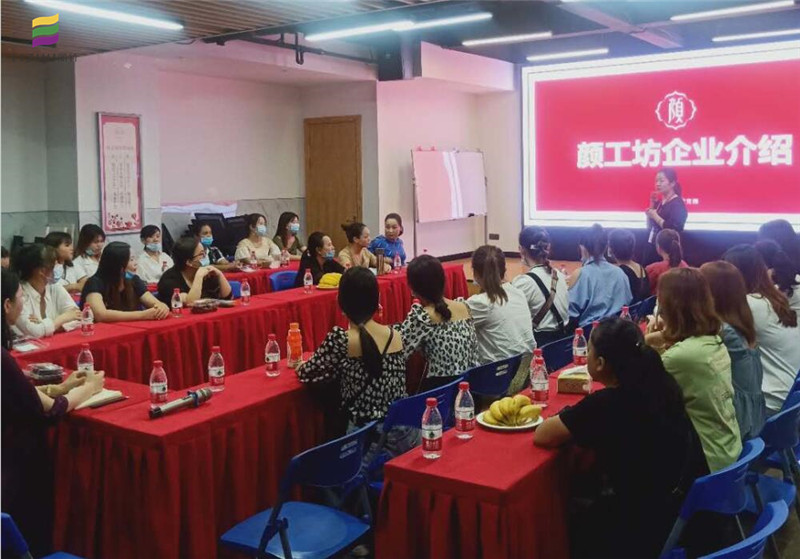 1597802483468256.jpg 人事部經(jīng)理張敏.jpg