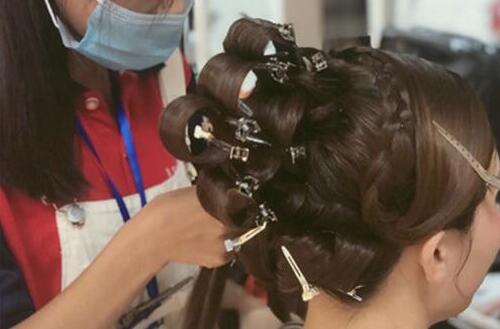 化妝課堂：基礎(chǔ)打牢，王冠不掉