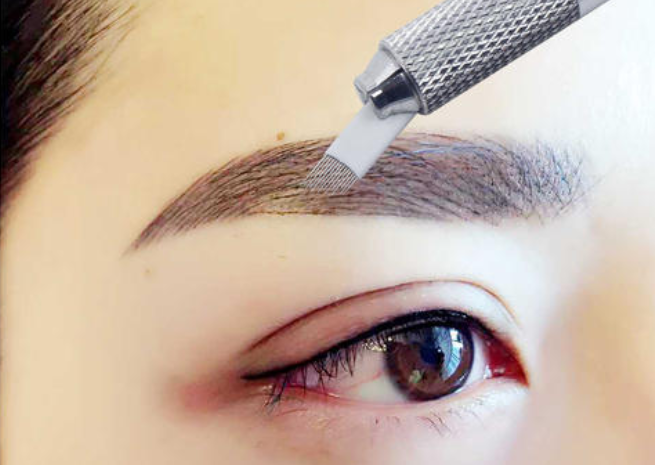 南寧紋繡學(xué)校：線條眉的紋繡技巧