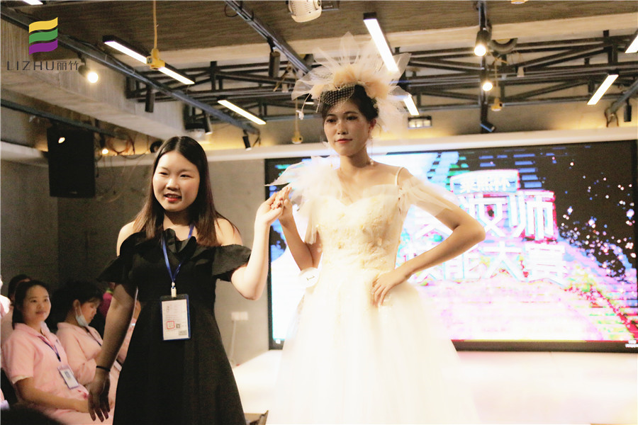 化妝學(xué)員感言：人前女神，人后女神經(jīng)