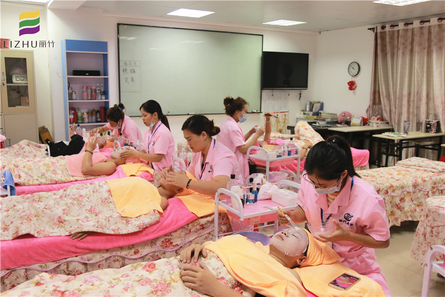 南寧美容學(xué)校：美容到底學(xué)些什么