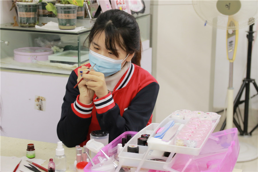 南寧美甲師培訓(xùn)學(xué)什么？歡迎進(jìn)班試聽美甲課程