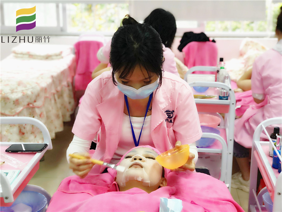 關(guān)注春季補水戰(zhàn)，看看南寧美容哪家教學(xué)好