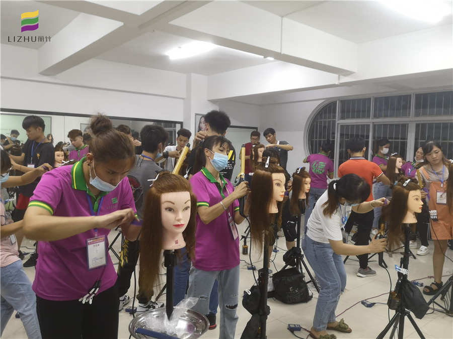 廣西美發(fā)師學(xué)什么？電棒使用技巧了解下