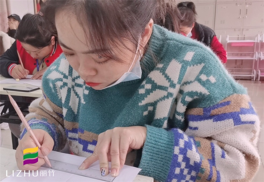 初學(xué)者如何紙上畫(huà)眉？廣西紋繡培訓(xùn)教你畫(huà)