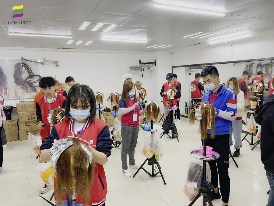 南寧出名的美發(fā)學校教你實用錫紙燙發(fā)教程