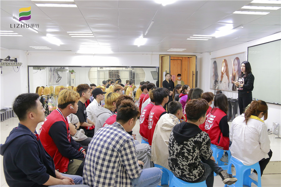 來廣西南寧美發(fā)學(xué)校學(xué)技能，就業(yè)有保障