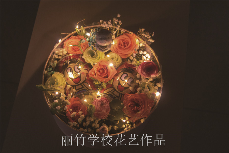 東西插花教程對(duì)比，南寧花藝學(xué)習(xí)為你剖析