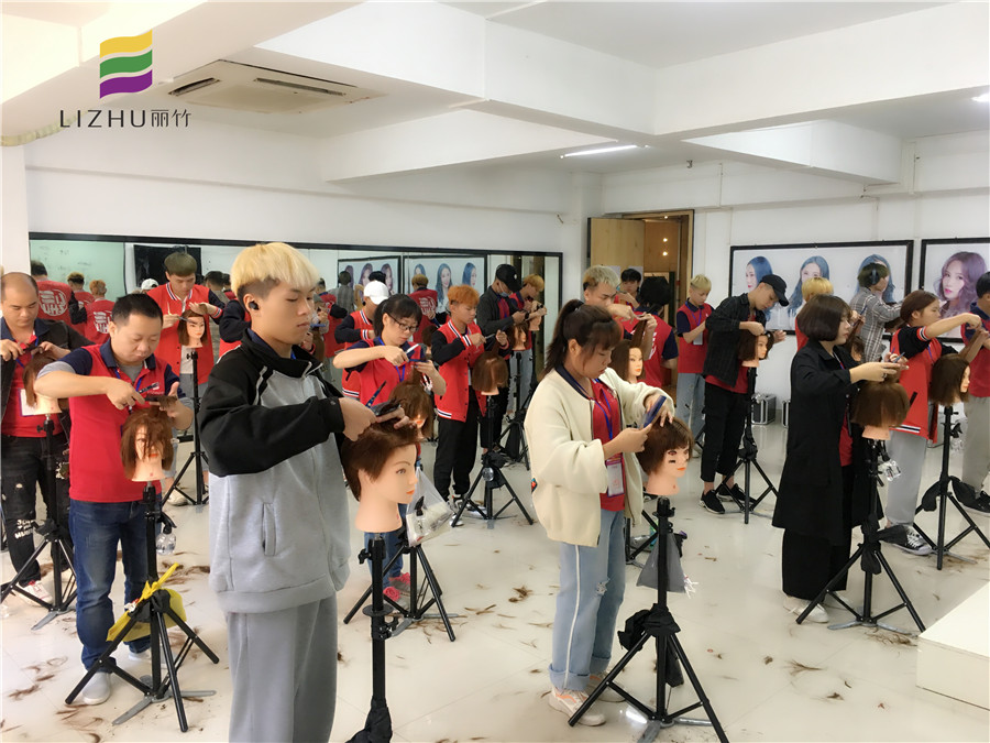 怎么判斷你是否合適剪短發(fā)？南寧美發(fā)師培訓班教你