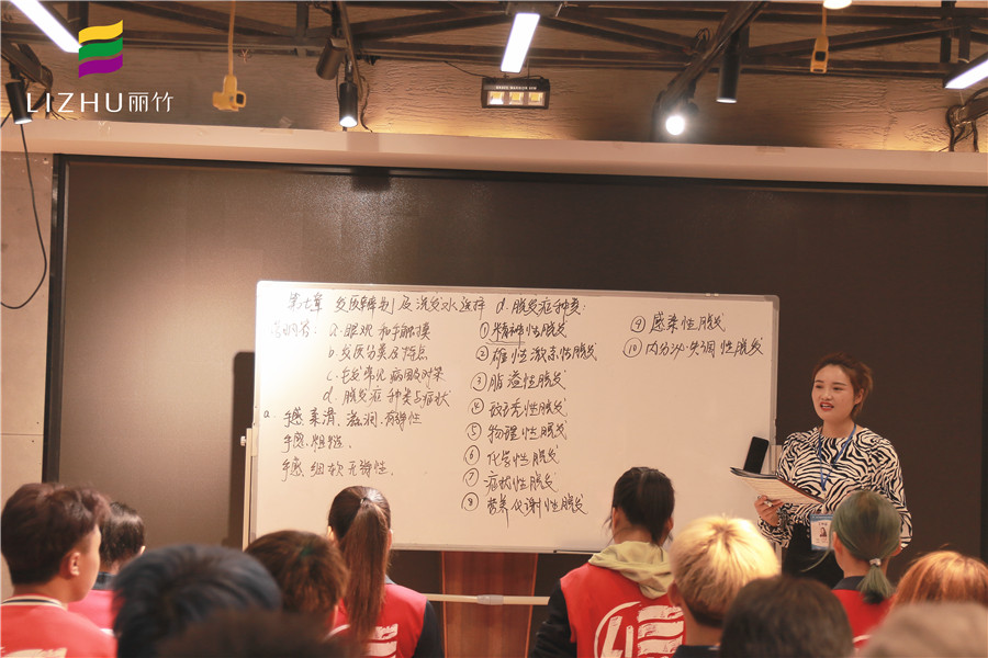 直擊美發(fā)課堂，感受廣西好的美發(fā)學(xué)校氛圍