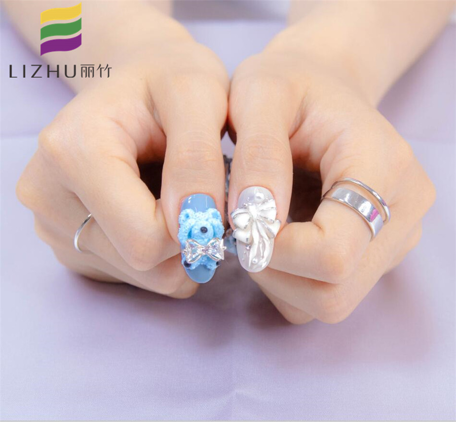 可愛卡通雕花美甲，精湛技法展示廣西美甲學校哪家技術好