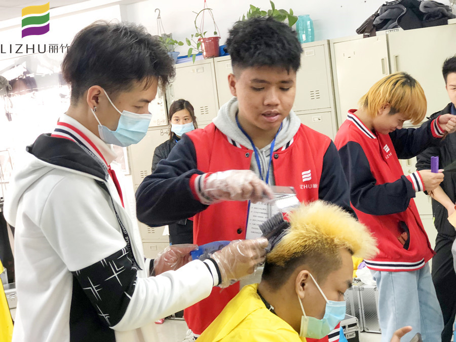 來南寧美發(fā)培訓班，學專業(yè)染發(fā)技術