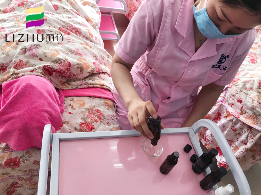 南寧美容學校排行榜教你美容精油的使用方法