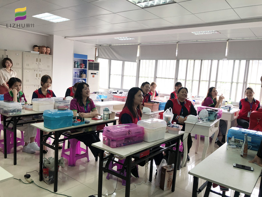 看了美甲就業(yè)宣講，你還會(huì)問南寧學(xué)美甲有前途嗎？