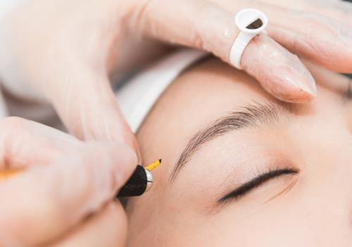 廣西紋繡學(xué)校全員討論：紋繡過(guò)后為什么會(huì)掉色？