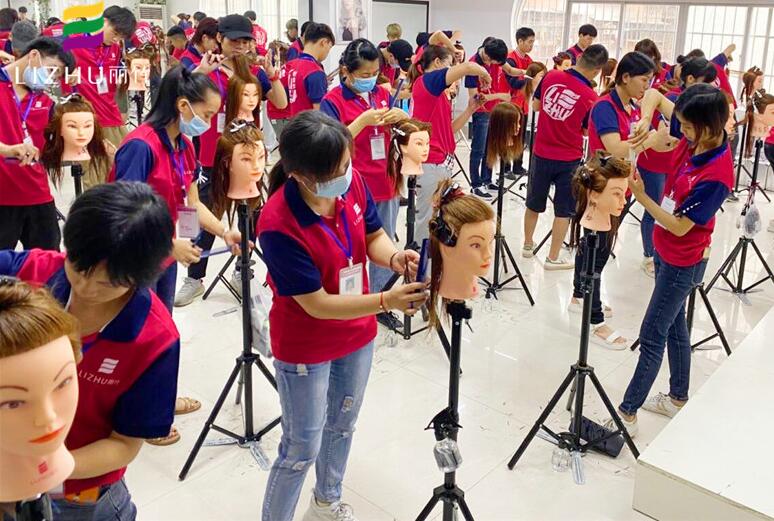 圓形層次修剪是什么？南寧美發(fā)專業(yè)學(xué)校來教你