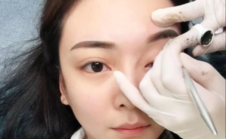 廣西紋繡培訓(xùn)：紋眉可以保持多長(zhǎng)時(shí)間？