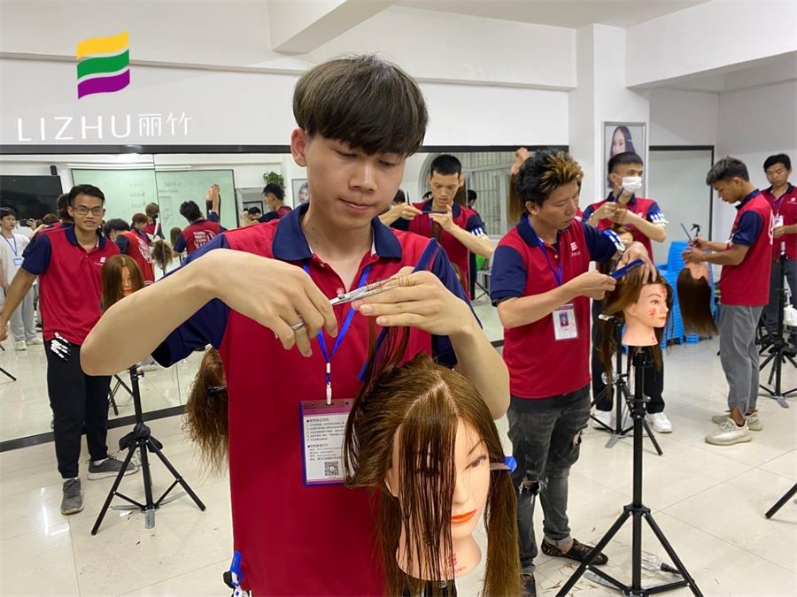 南寧教理發(fā)的學校課堂筆記：方形層次修剪是什么