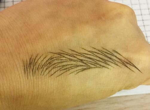 廣西化妝學校教你如何在手上畫眉