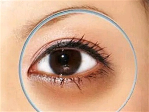 堪比PS的遮瑕教程，南寧學(xué)化妝的學(xué)校幫你找到了