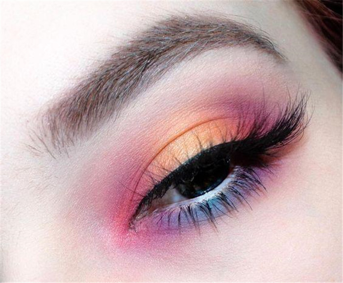 初學(xué)者眼影畫(huà)法教程，南寧化妝培訓(xùn)班教你
