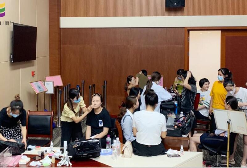 南寧化妝外出實(shí)踐，提升學(xué)員動(dòng)手能力