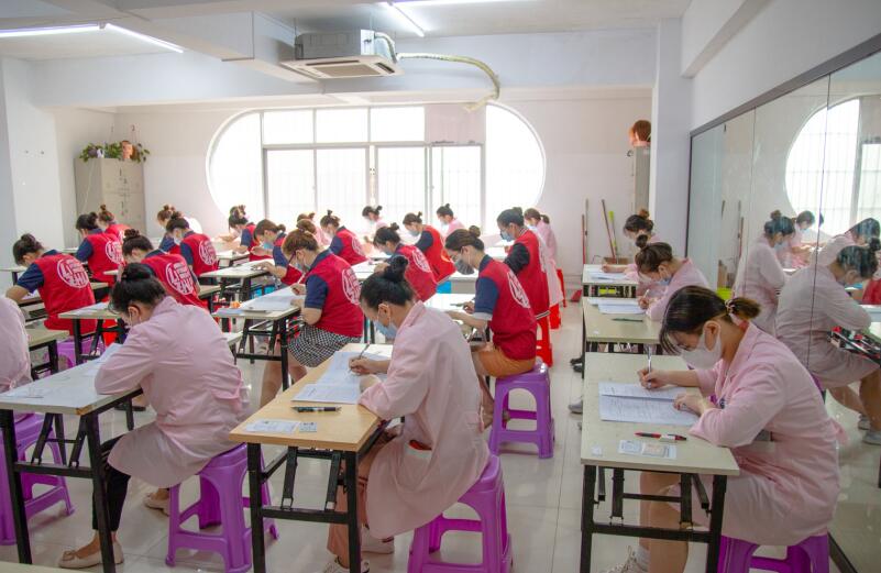 麗竹學(xué)?！吨屑?jí)美容師》考核7月2日開考