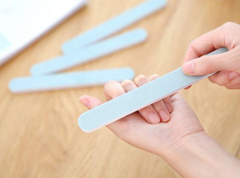 指甲又薄又軟的原因是什么？廣西美甲課程里有講