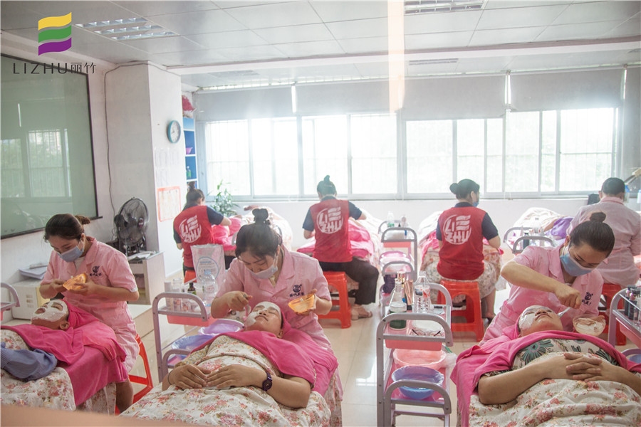 想知道美容如何拓客？快來廣西美容課堂看看