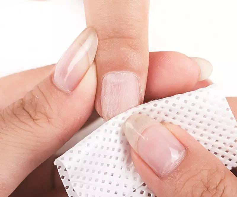 專業(yè)美甲護(hù)理技巧，詮釋廣西排名前十美甲學(xué)校的魅力