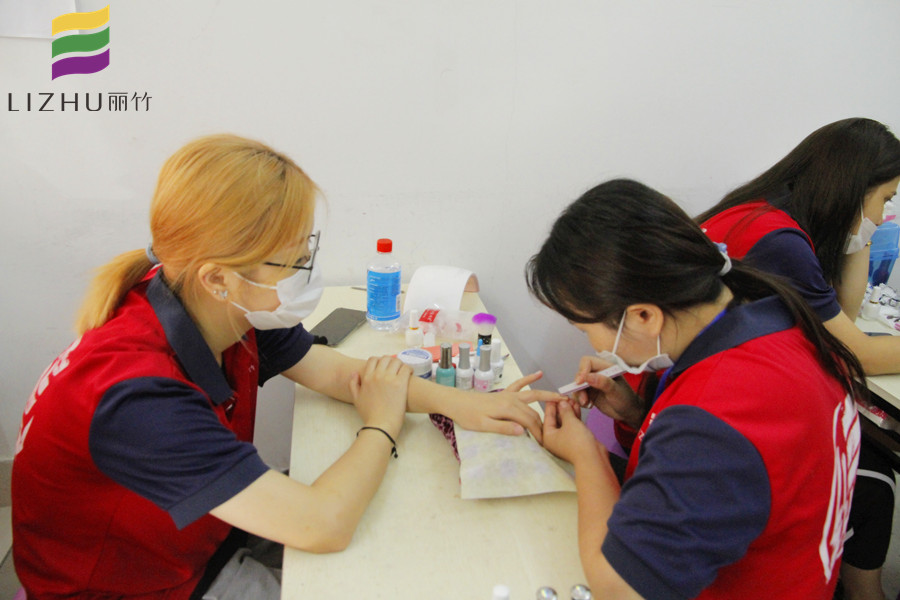 南寧美甲學(xué)校告訴你為什么要學(xué)美甲？