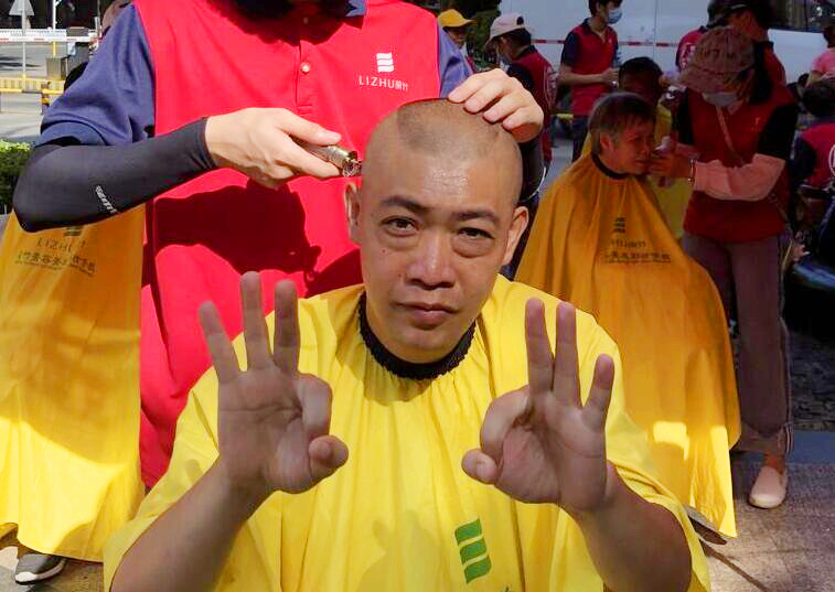 義剪活動(dòng)受點(diǎn)贊，看看廣西美發(fā)學(xué)校哪家實(shí)踐機(jī)會(huì)多