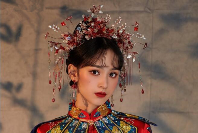 中式新娘造型，用實力證明南寧學(xué)化妝哪家好