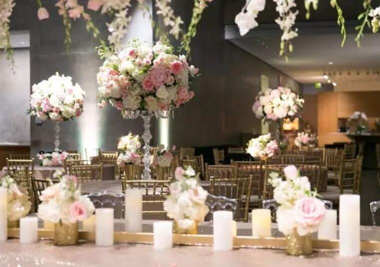 超實(shí)用的桌花布置技巧，南寧花藝培訓(xùn)班幫你總結(jié)好了