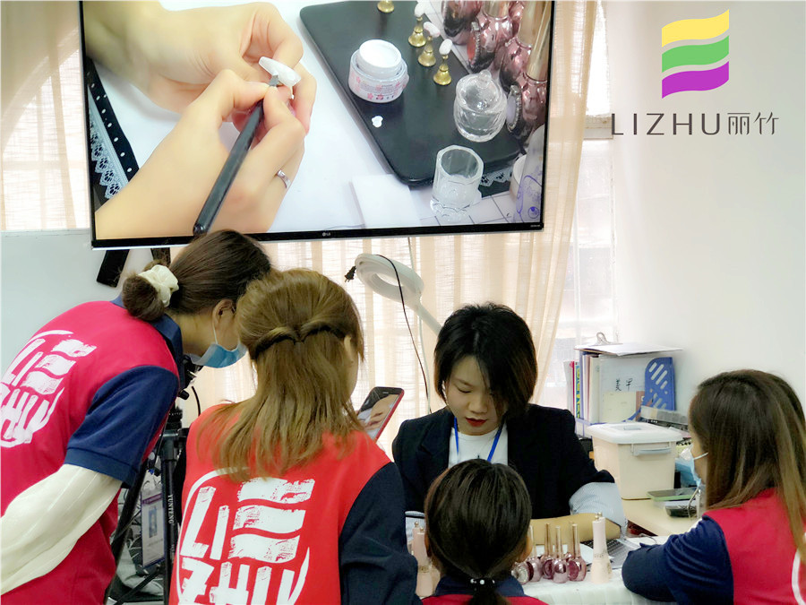 來廣西美甲培訓(xùn)班學(xué)美甲，重找生活目標(biāo)