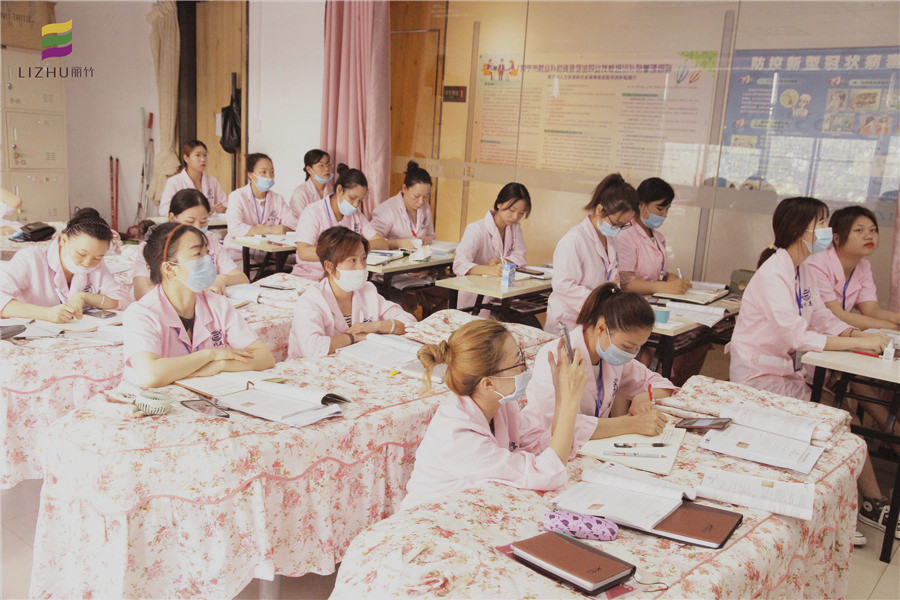 在南寧學(xué)美容，到麗竹學(xué)校美容全能班看看吧