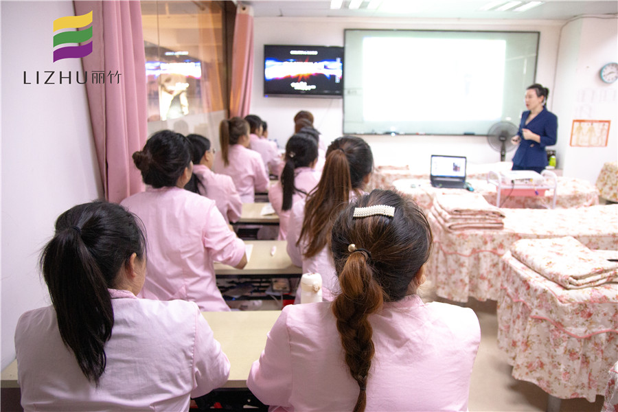 南寧學(xué)美容有前途嗎？來麗竹學(xué)校就業(yè)宣講會(huì)啊