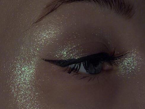 你的眼中有浩瀚宇宙