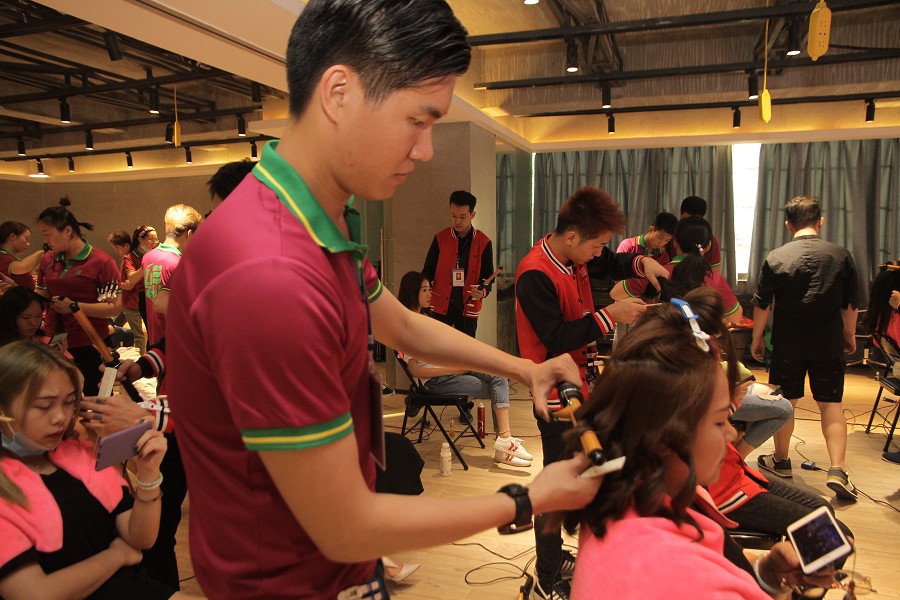 超適合圓臉、方臉的發(fā)型！