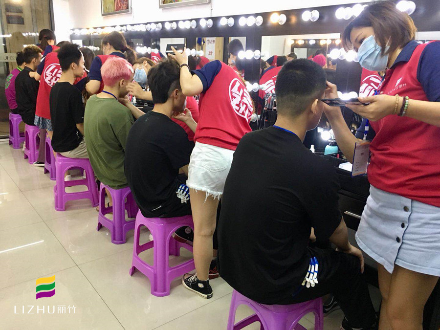 一招解決所有化妝步驟和技法！