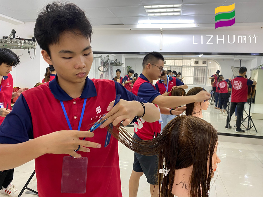 哪些人群需要打薄頭發(fā)？南寧學(xué)美發(fā)的學(xué)校為你解答