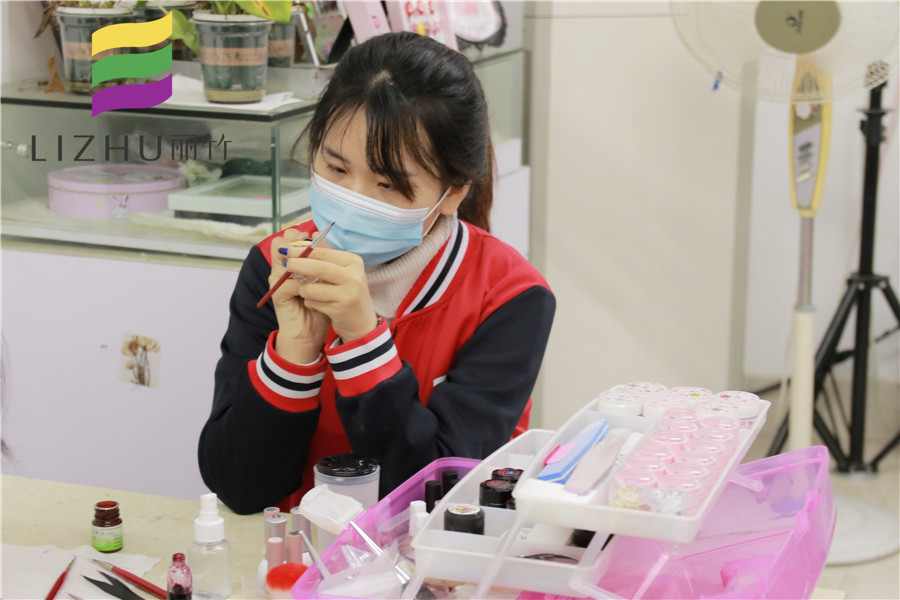 南寧美甲學(xué)校學(xué)子感言：因?yàn)閷?zhuān)業(yè)，所以我又“加報(bào)”了