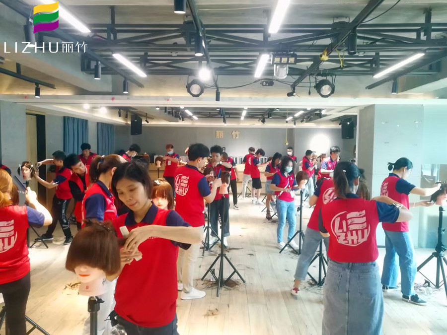 廣西學(xué)美發(fā)有前途嗎？歡迎到麗竹美發(fā)學(xué)校找答案